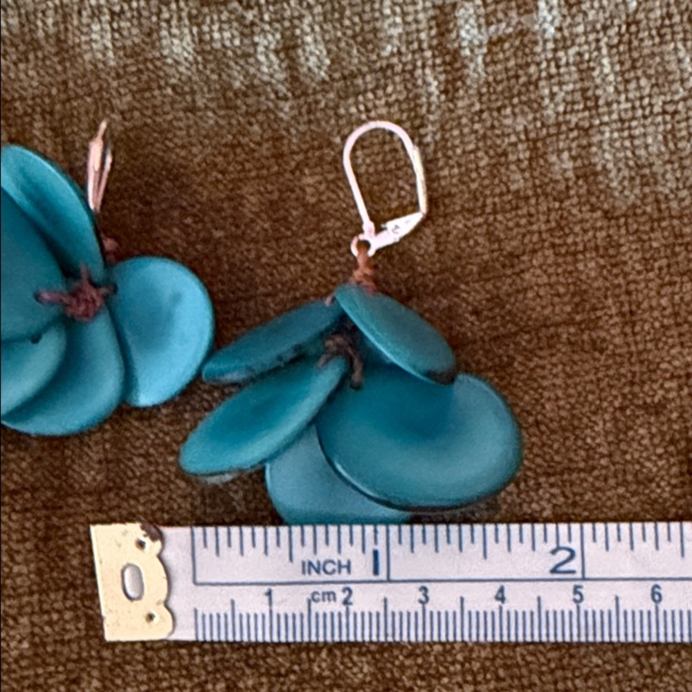 Turquoise Shell Dangle Earrings - Picture 4 of 4